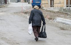 Pensiile pe luna octombrie intră mai devreme pe card: Ora la care poți merge la bancomat să ridici banii Pensiile pe luna octombrie intră mai devreme pe card: Ora la care poți merge la bancomat să ridici banii